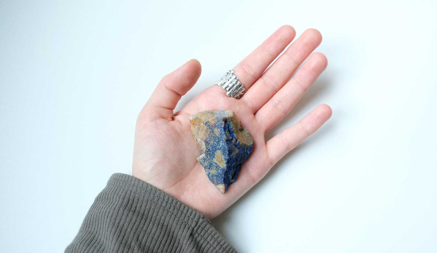 Signification d'un bracelet azurite cassé : toutes les interpretations