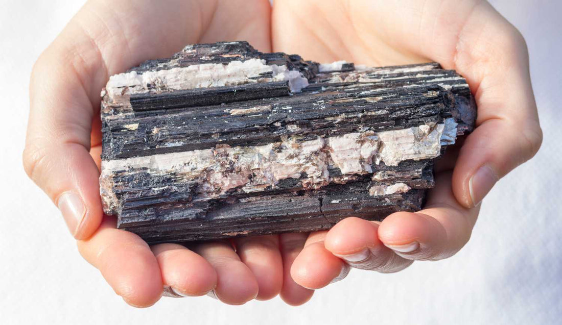 Comment purifier et recharger sa Tourmaline : les meilleures méthodes