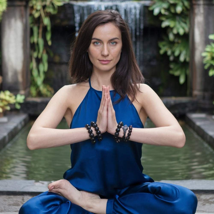 Pierres pour l'éveil de la Kundalini : Libérez votre potentiel spirituel avec l'obsidienne et le lapis lazuli