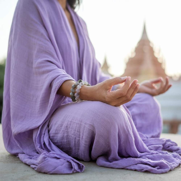 Pierres pour la transcendance : élevez votre conscience avec l'améthyste et la labradorite