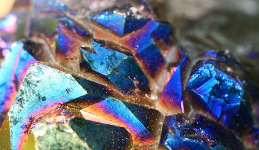 Comment purifier et recharger un bijou en Azurite : Guide et astuces