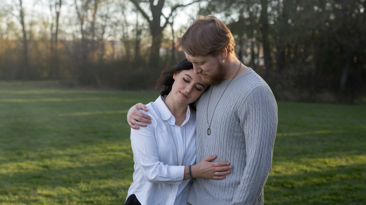 Rêver d'un Défunt qui Vous Prend dans Ses Bras: Signification