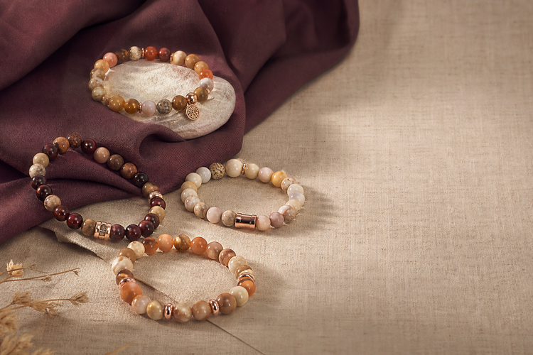 Bracelets en pierres naturelles aux tons chauds, faits main